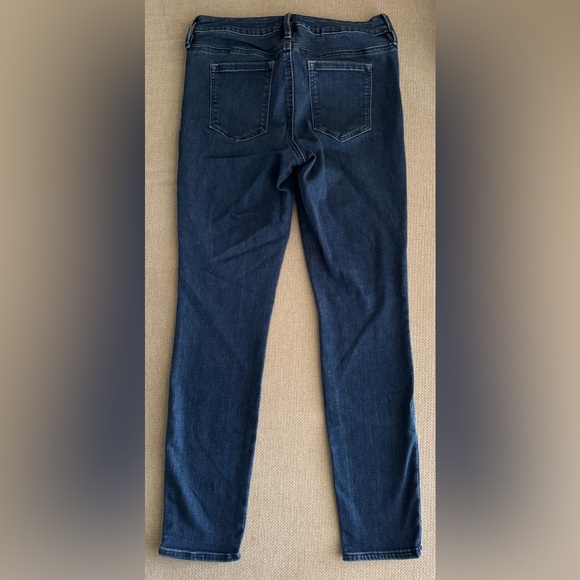 ATHLETA Sculptek 9” Rise Skinny Jean in Dark Wash - Picture 4 of 8